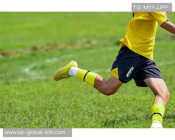 足球腿部肌肉训练与恢复的重要性及其对运动表现的影响分析